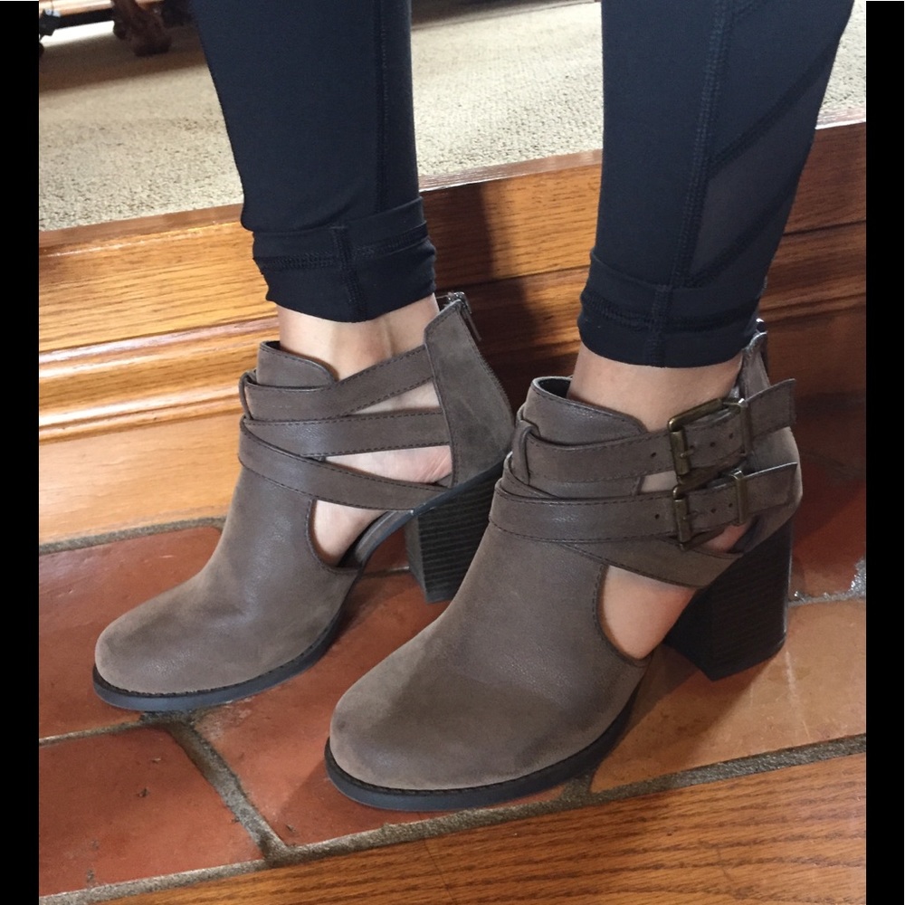 Soda brand ankle style shoe